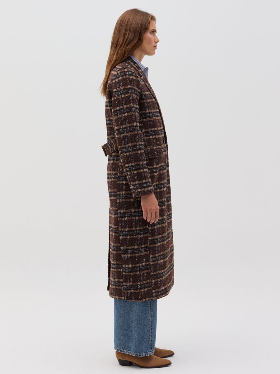 Long double-breasted coat with check pattern_1