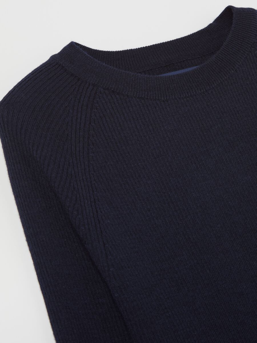 Contemporary ribbed top with raglan sleeves_5