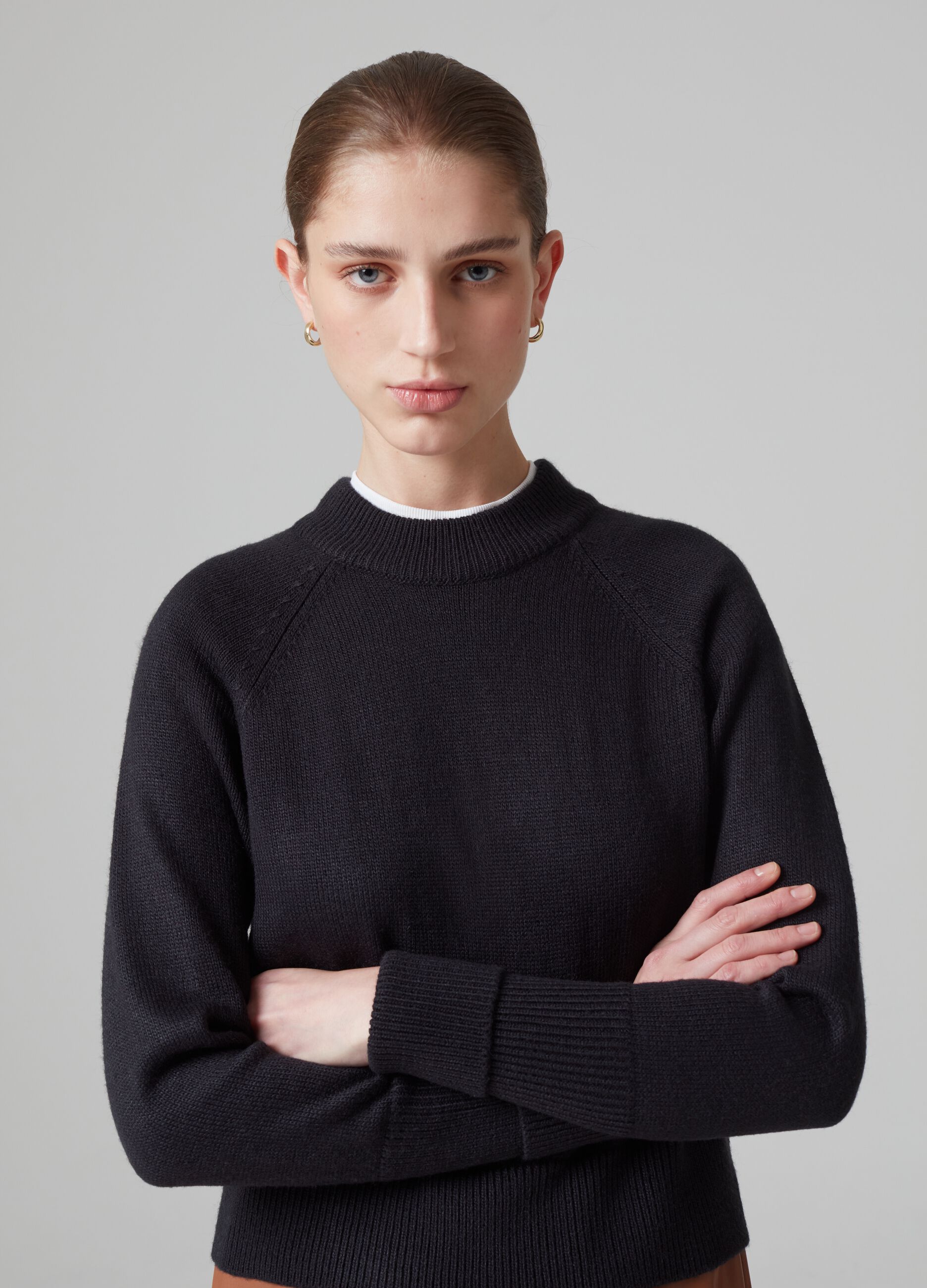 Pullover with raglan sleeves