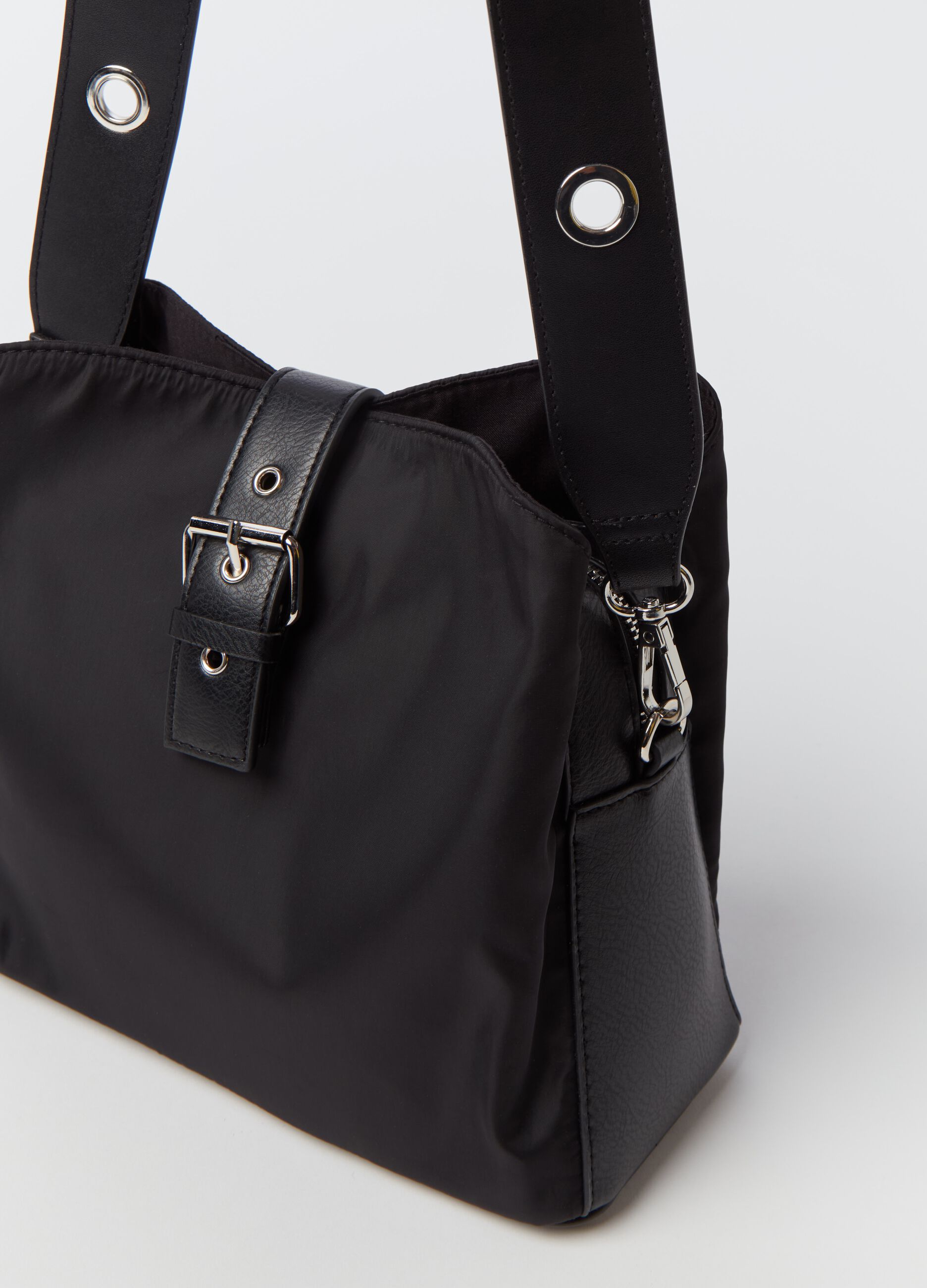 Shoulder bag with eyelets