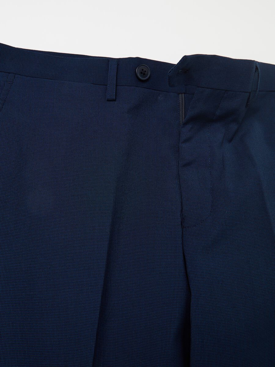 Slim-fit trousers with micro pattern_5