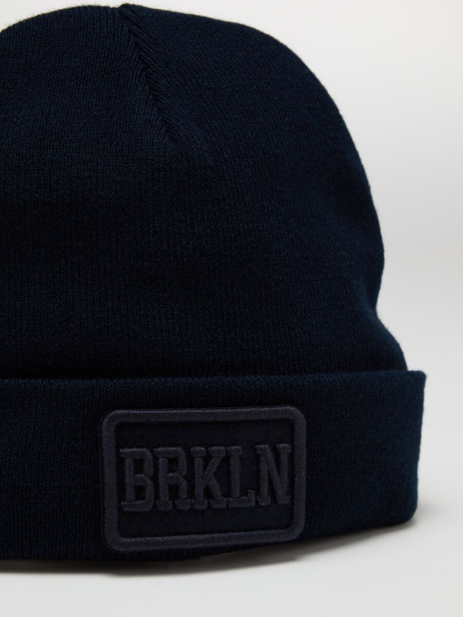 Knitted hat with "BRKLN" patch_2