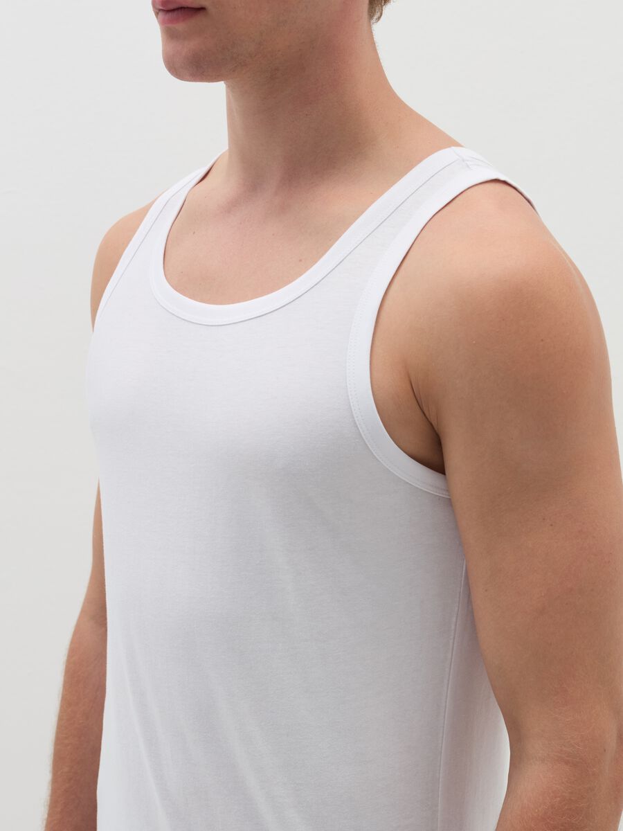 Three-pack racerback vests in organic cotton_1