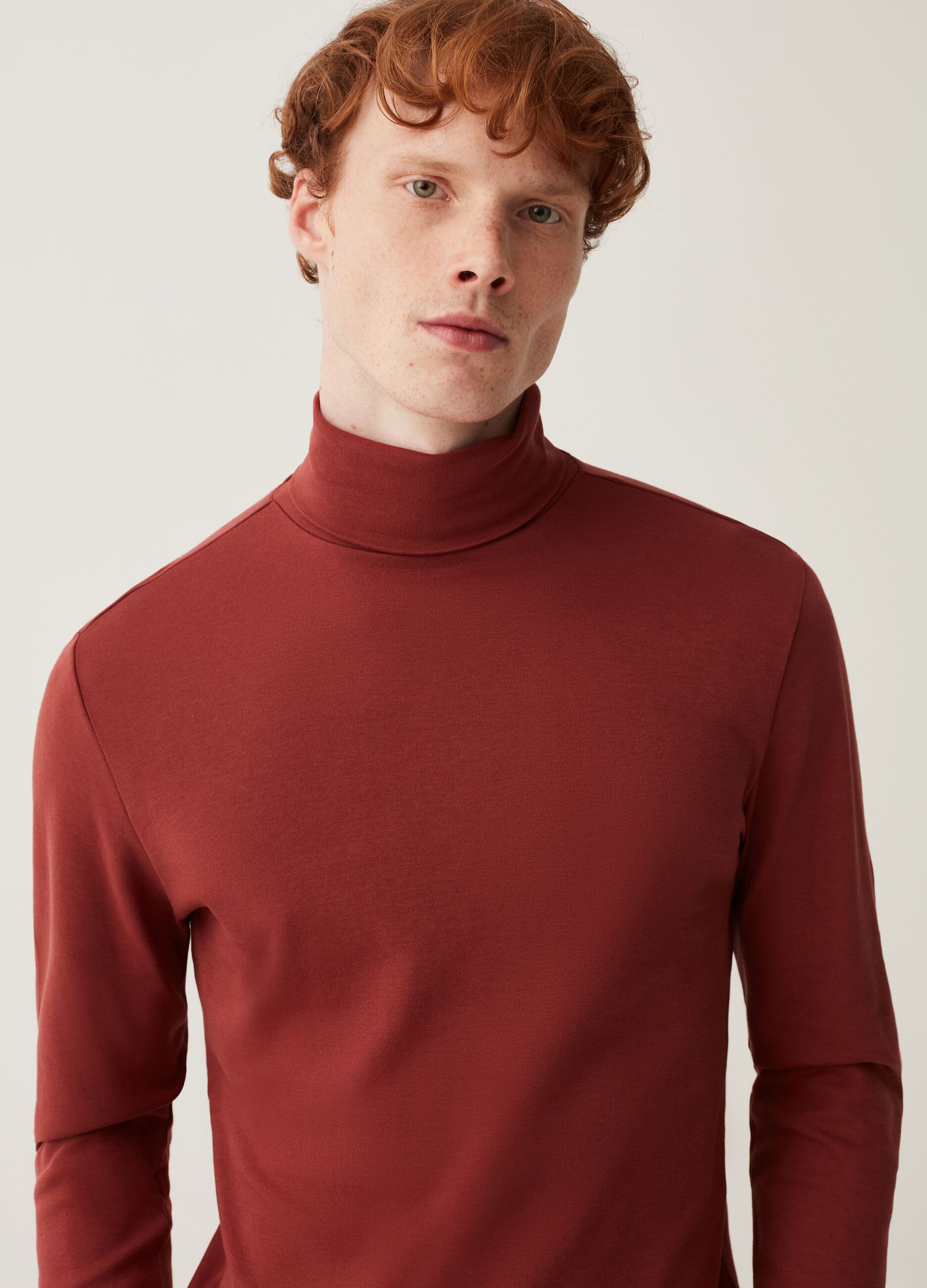 T-shirt with long sleeves and high neck