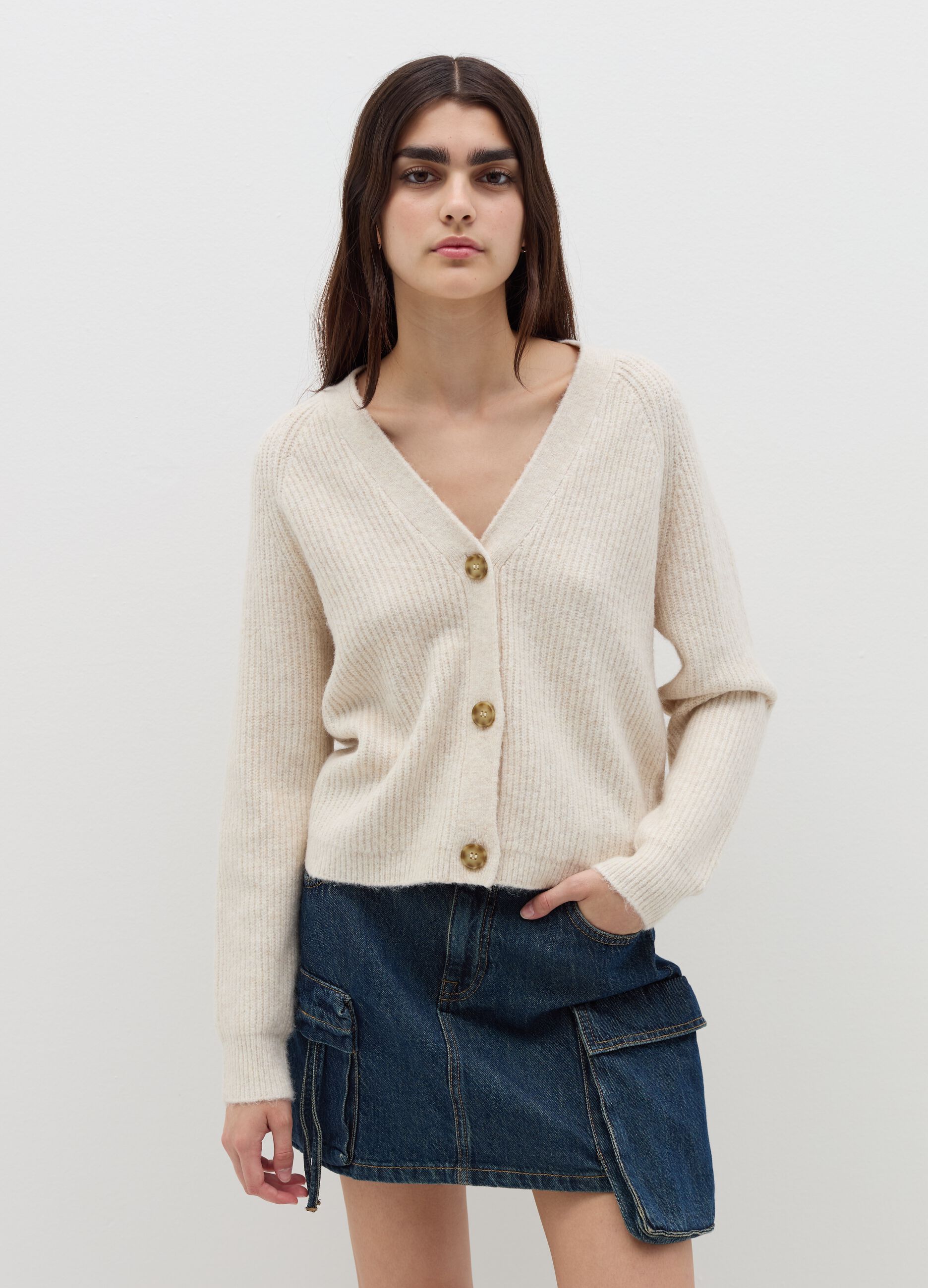 Ribbed cardigan with V neck