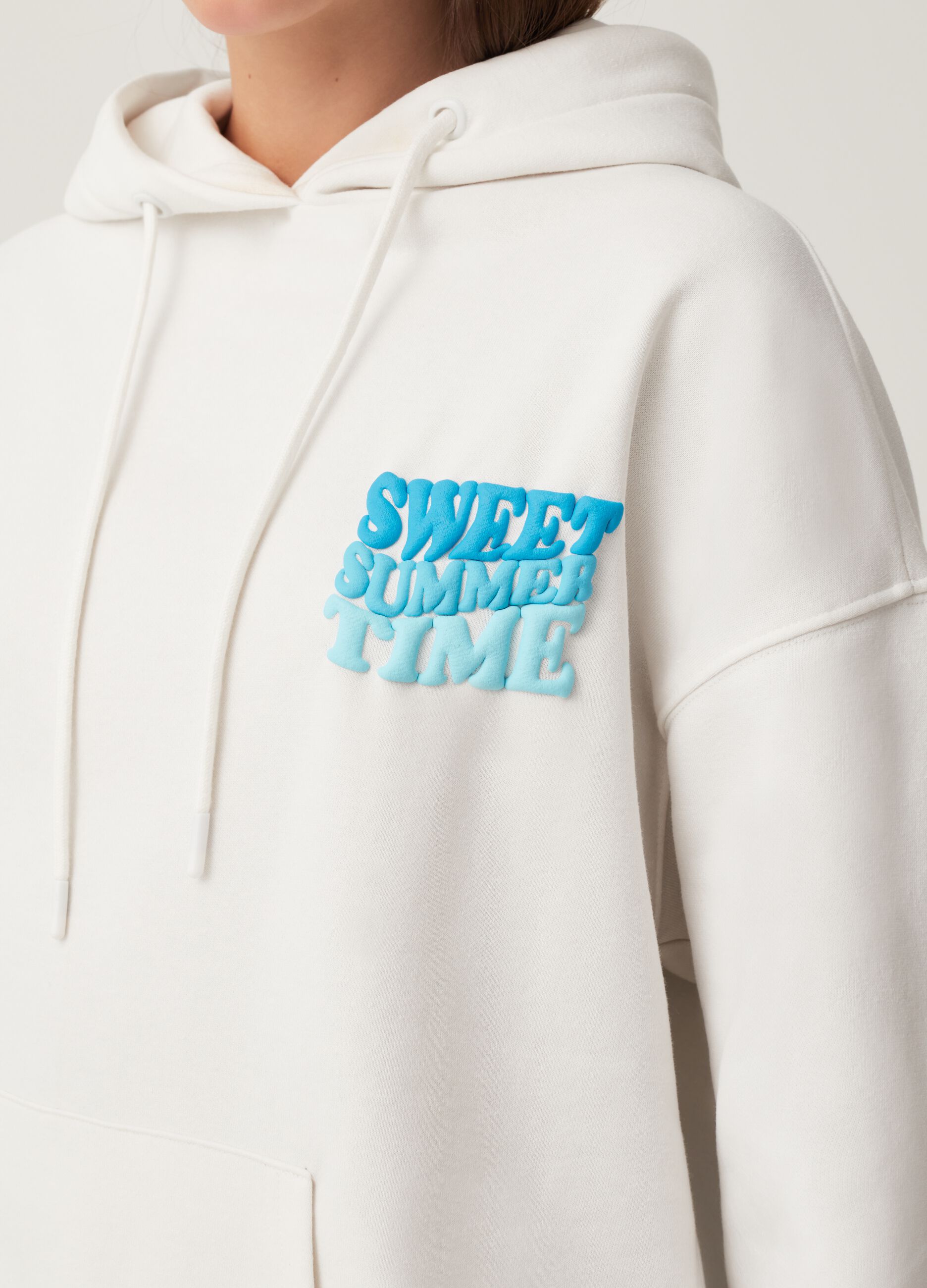 Sweatshirt with raised lettering