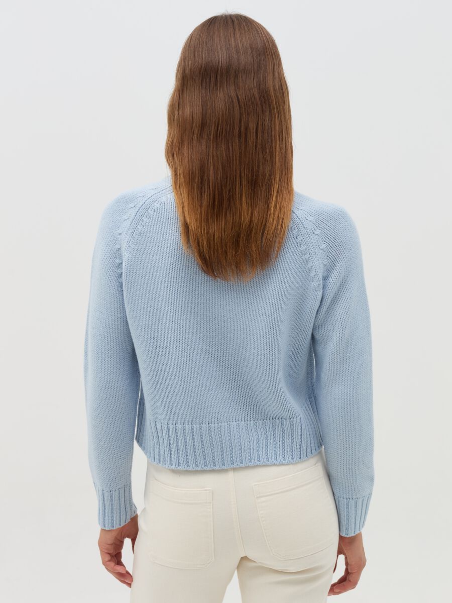 Pullover with raglan sleeves_2