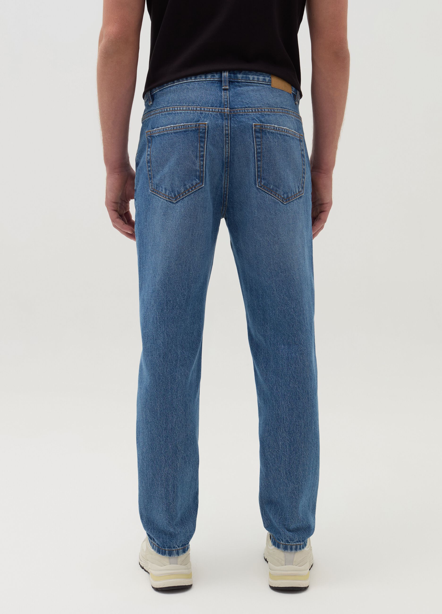 Relaxed-fit jeans with five pockets