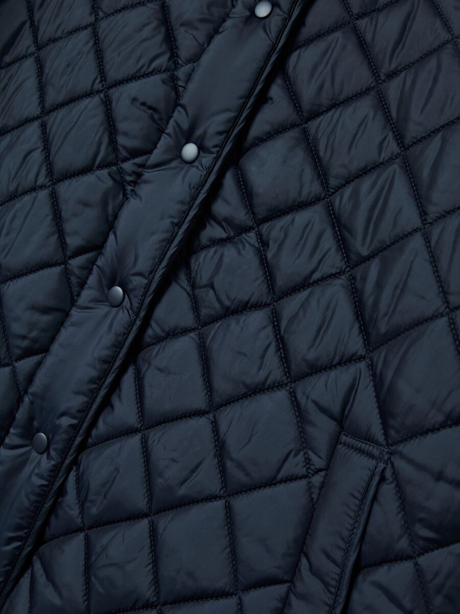 Curvy down jacket with diamond quilting_5