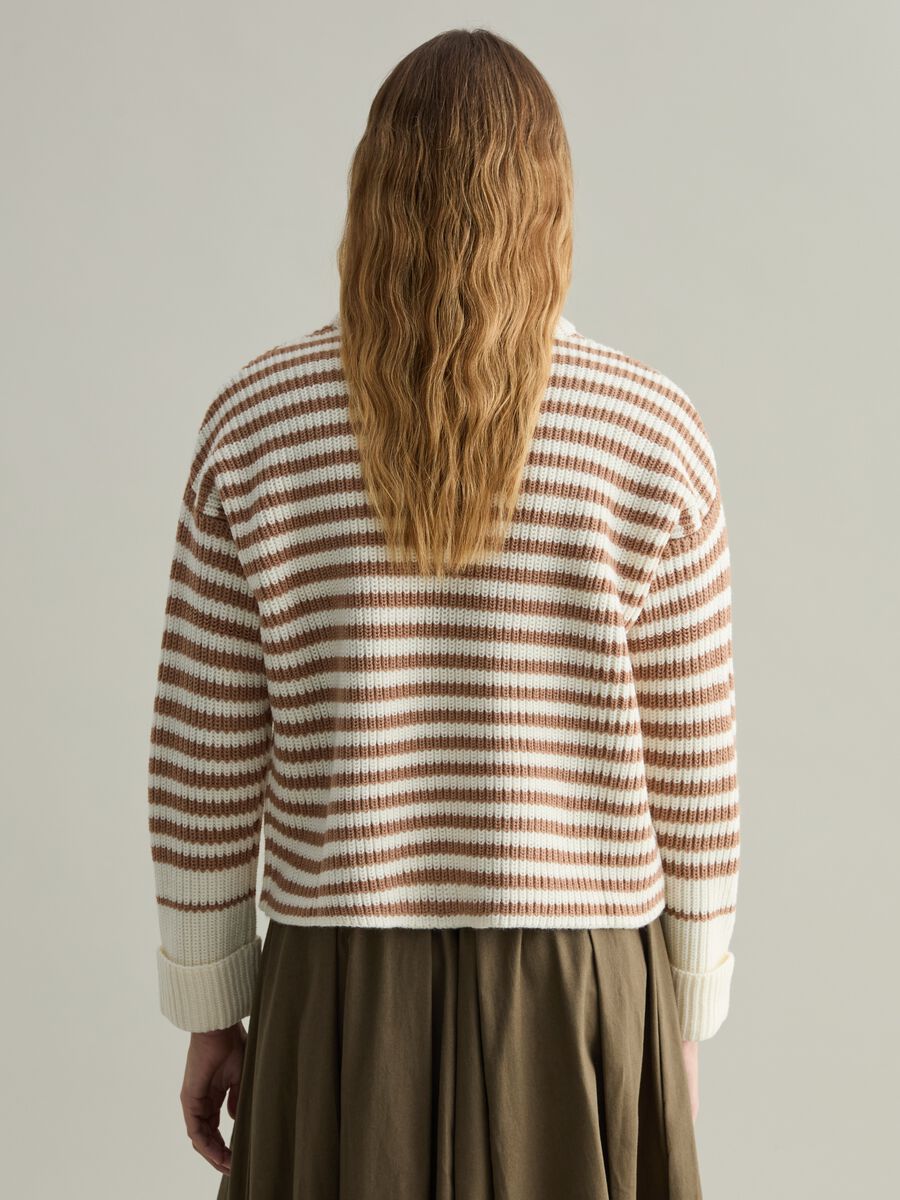 Ribbed pullover with striped pattern_3