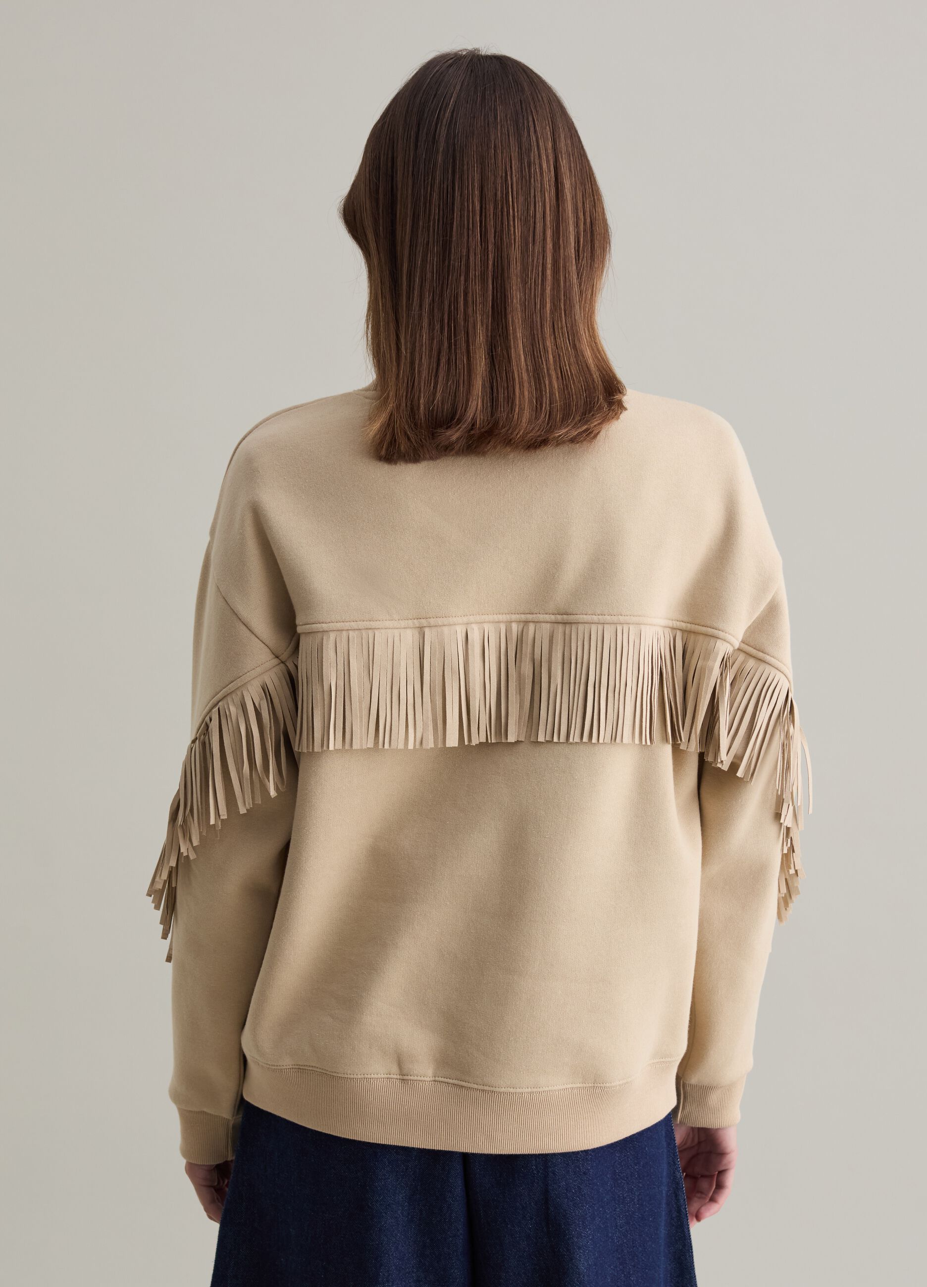 Oversized sweatshirt with fringing