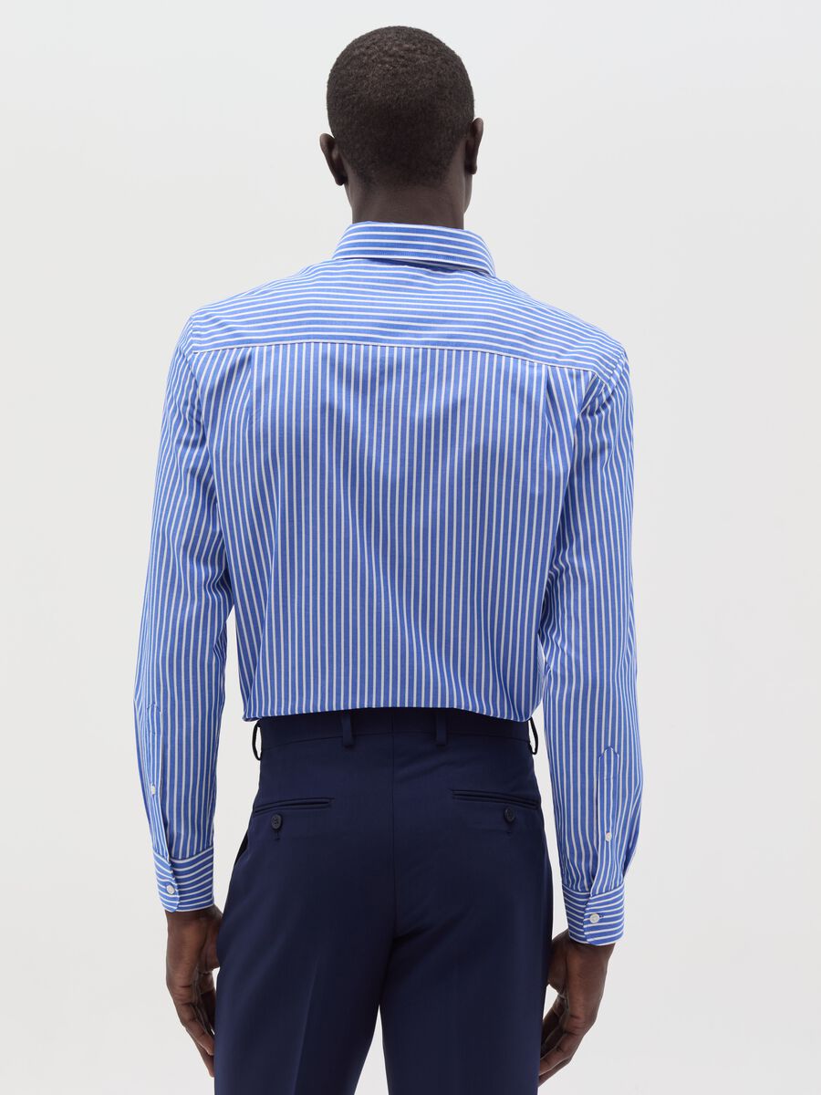 Regular-fit shirt with striped pattern_2