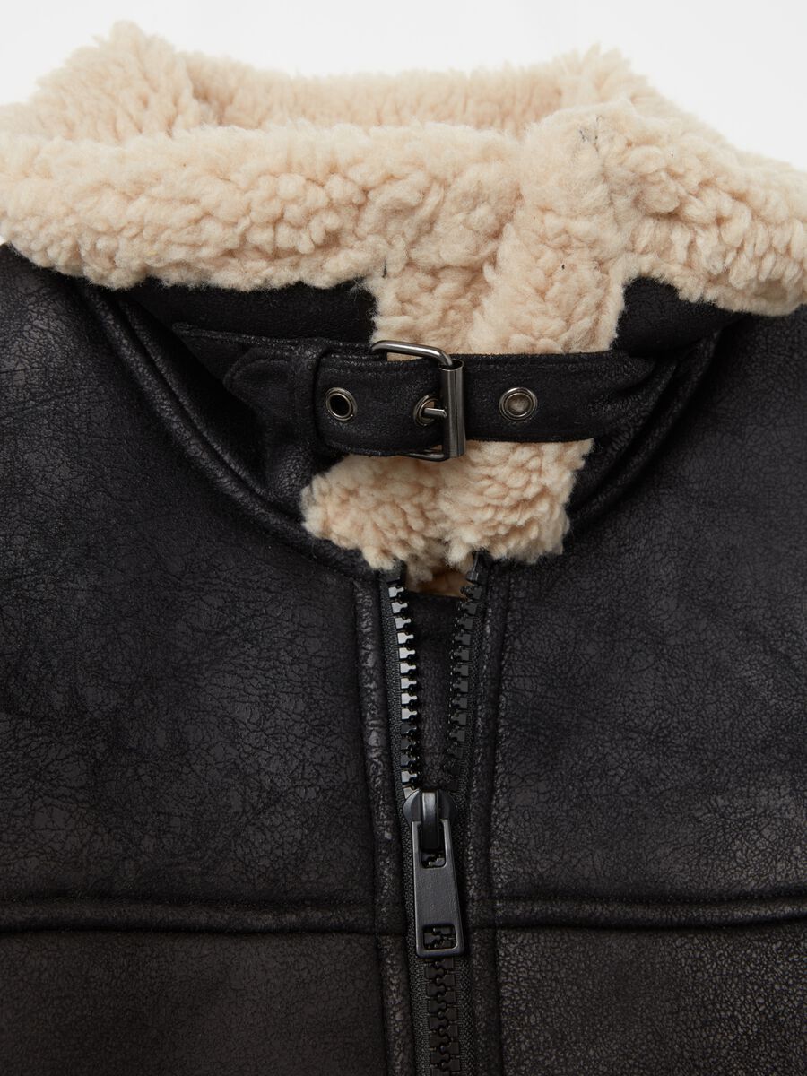 Shiny-effect sheepskin with sherpa collar_5