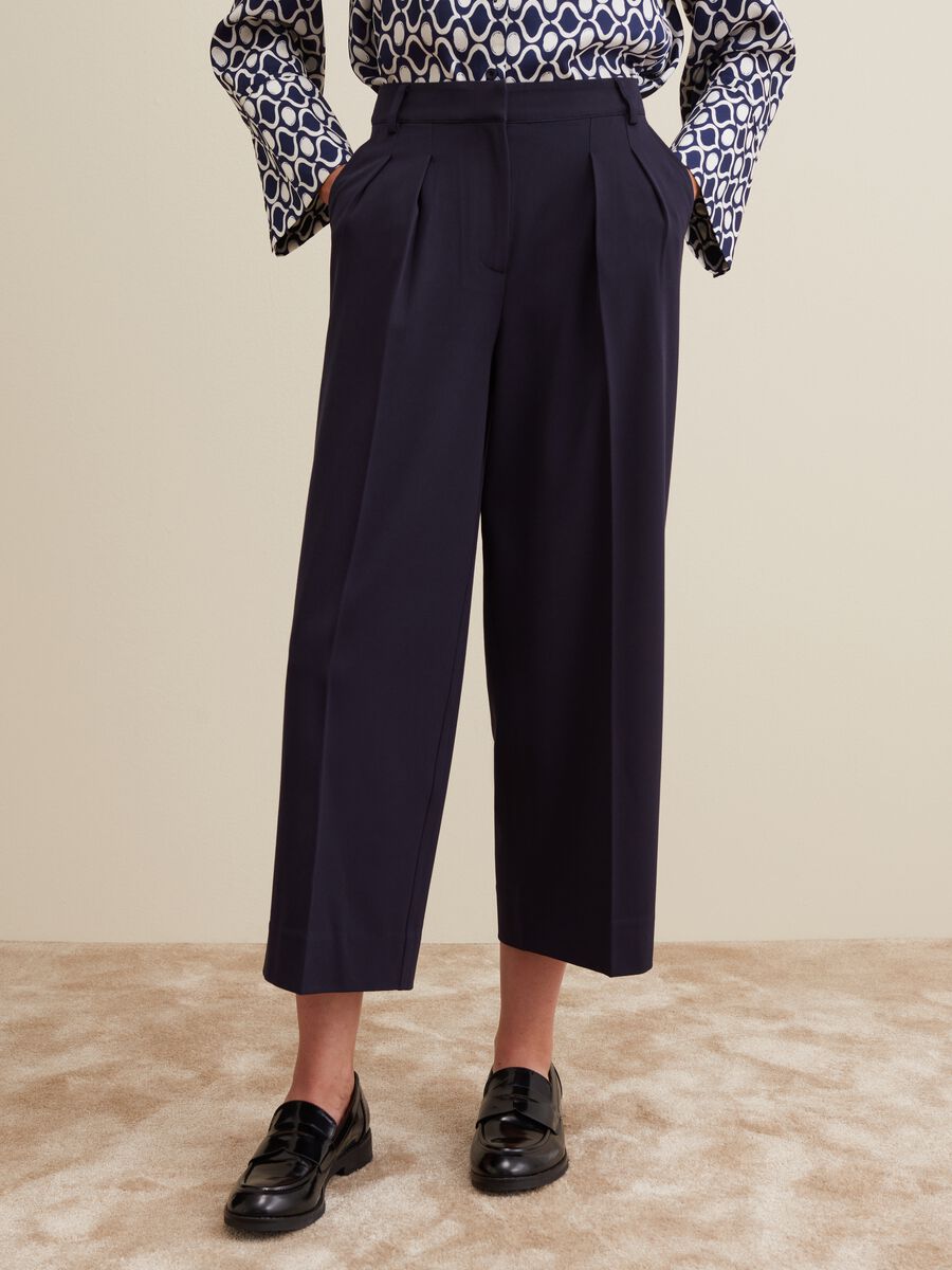 Wide-leg trousers with darts_1