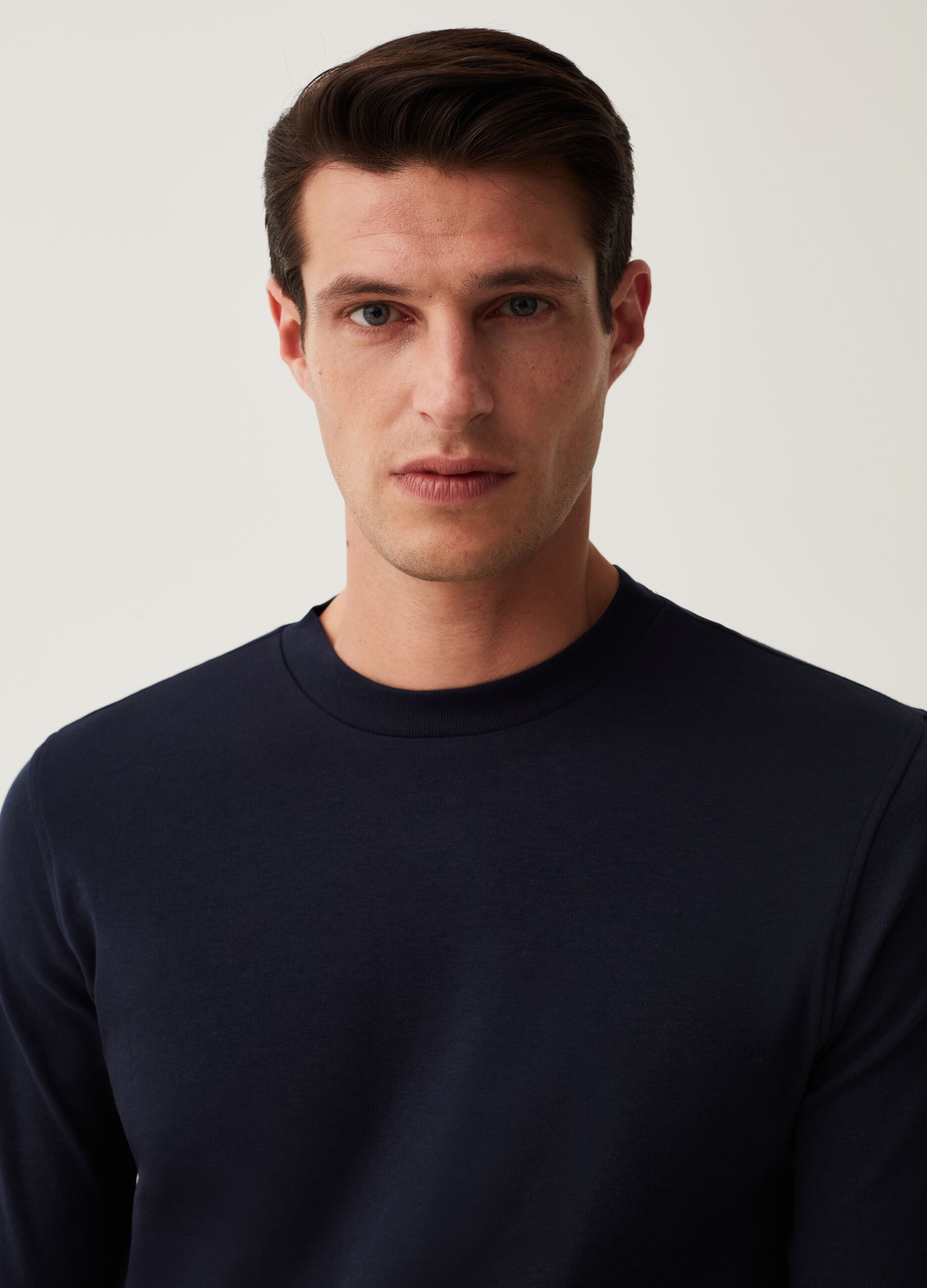 Long-sleeved T-shirt with round neck