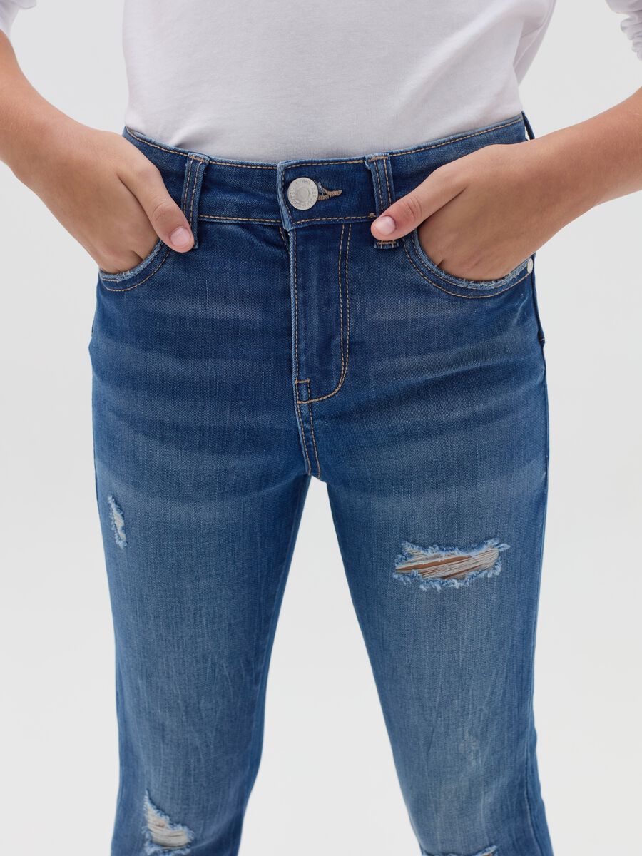 Slim-fit destroyed jeans with five pockets_2