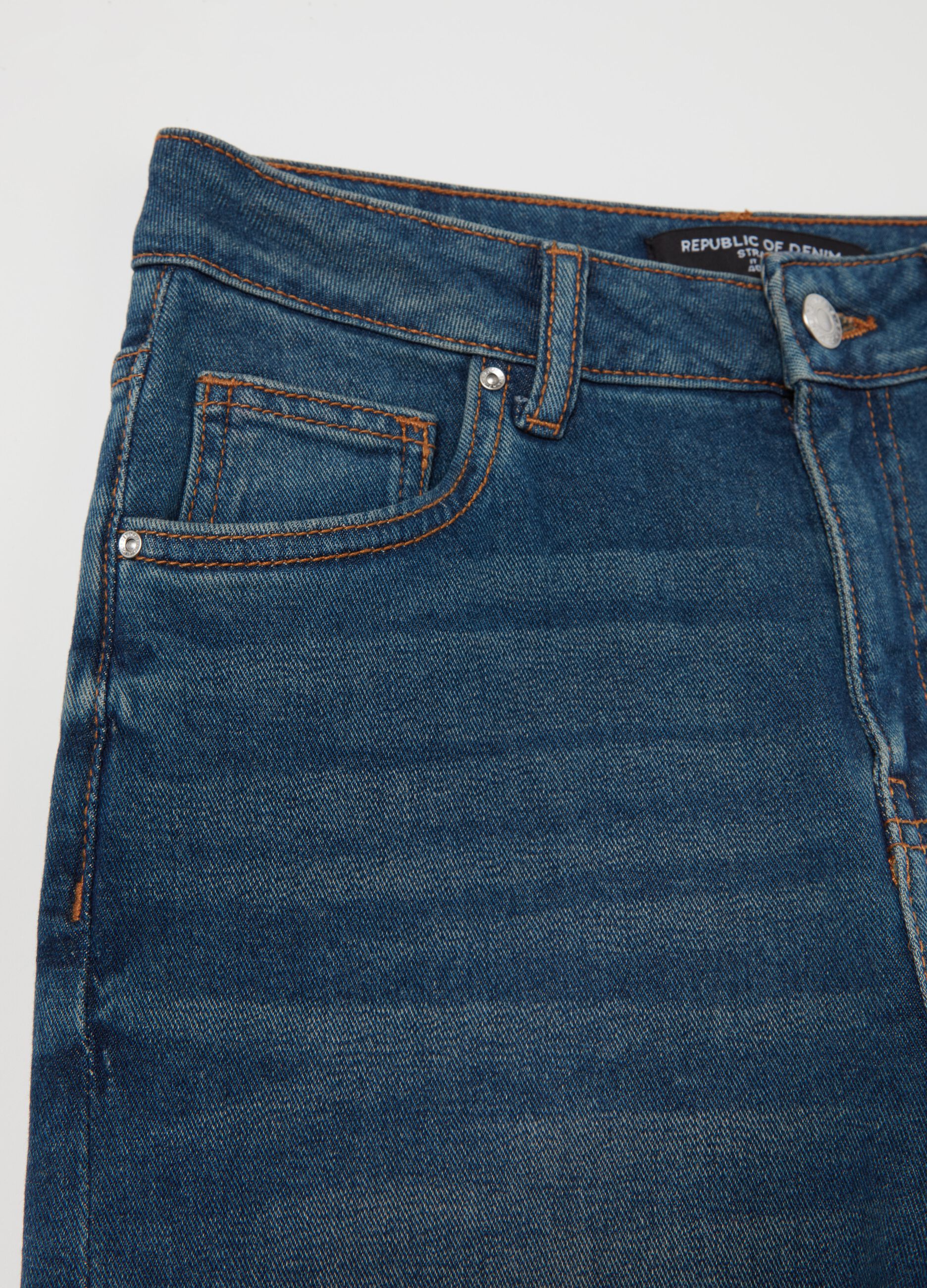 Straight-fit stretch jeans with five pockets