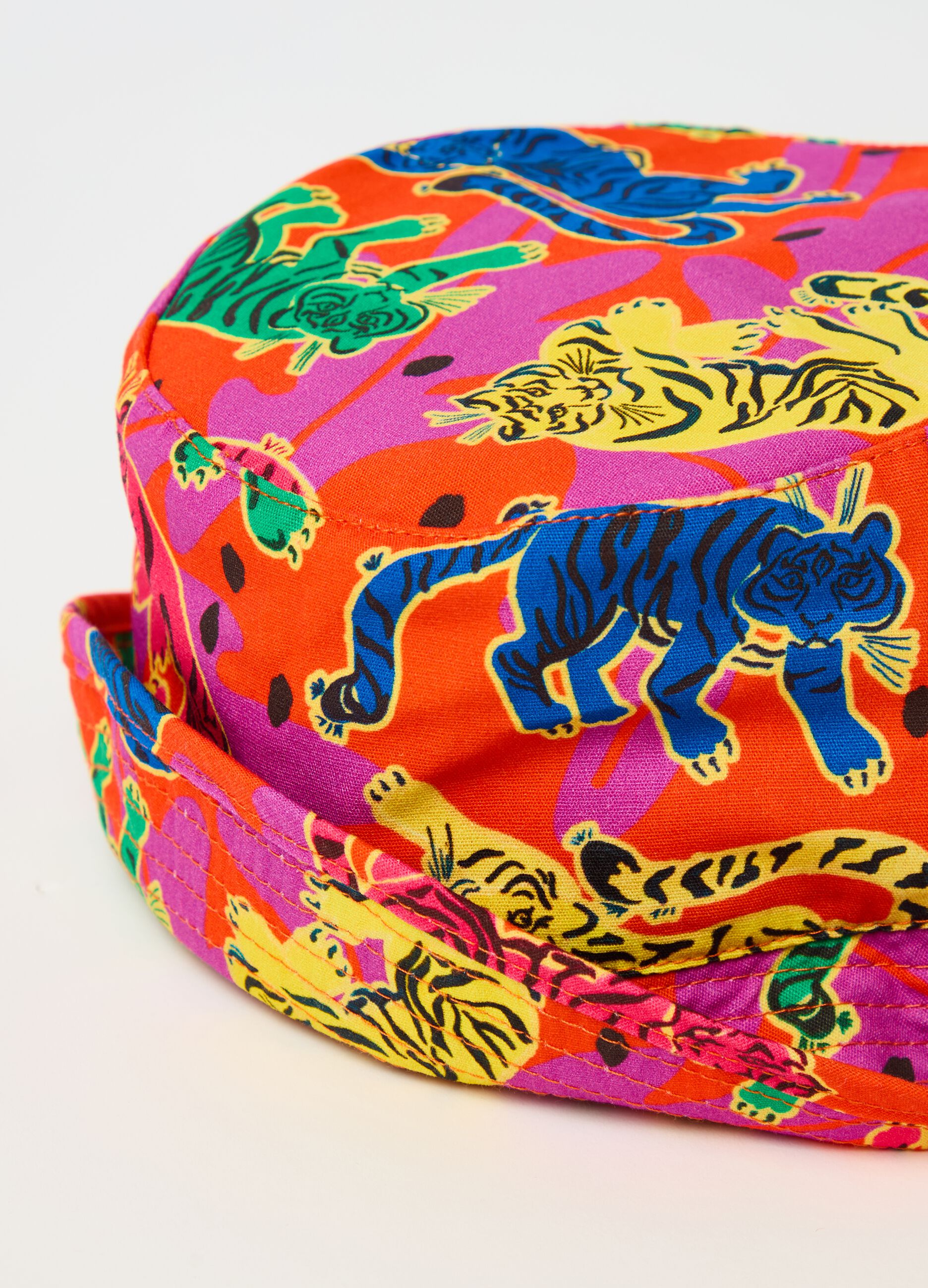 Fishing hat with tigers print