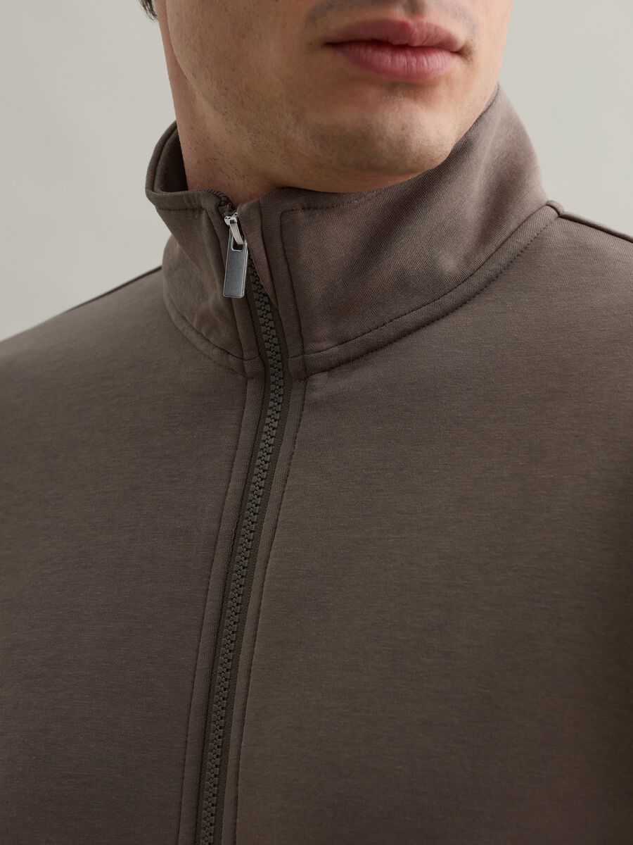 Tech full-zip sweatshirt in technical fabric_2