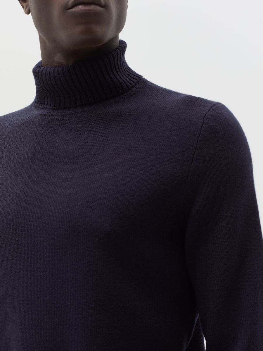 Pullover with high neck_3