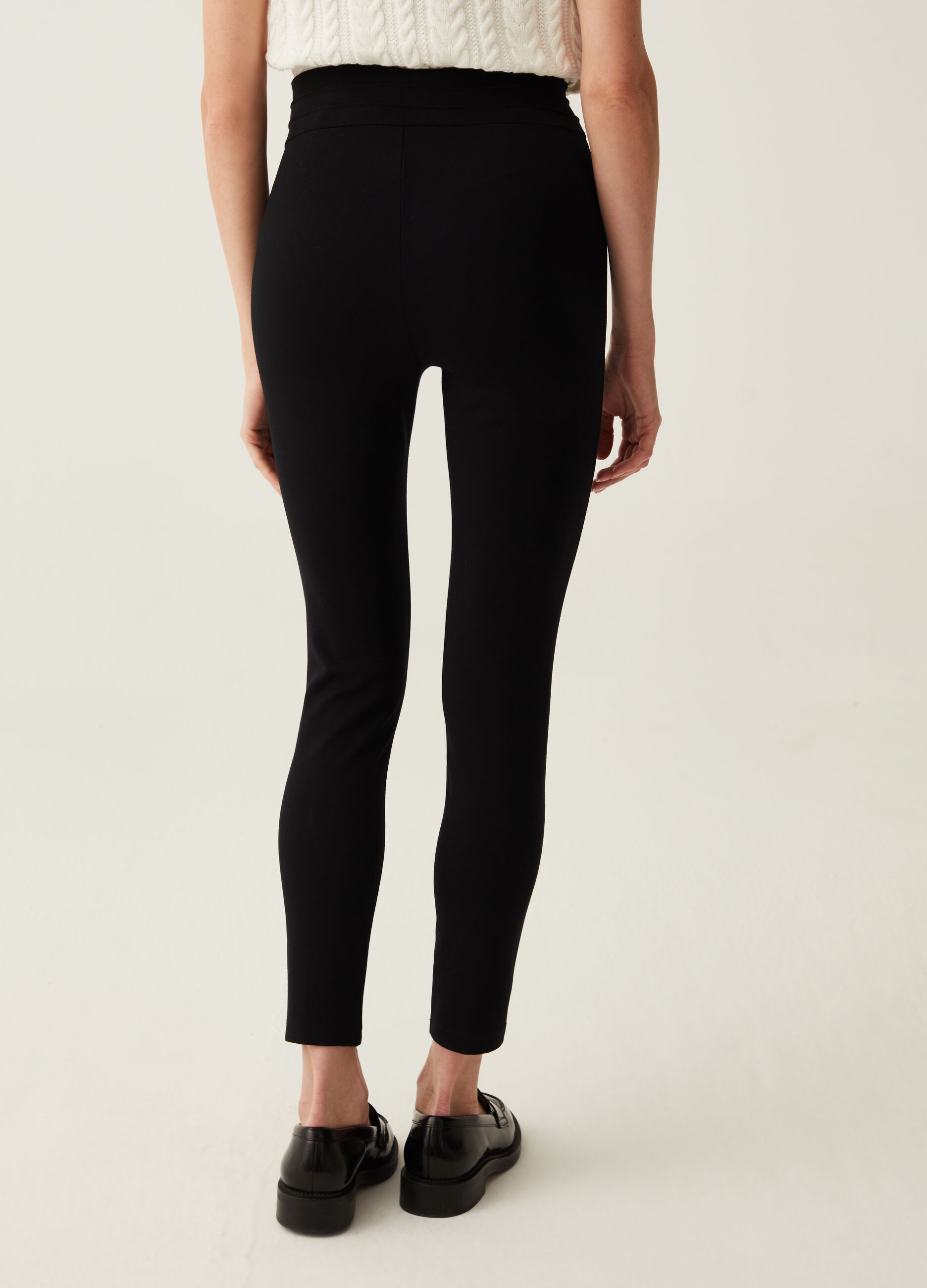 Stretch leggings with buttons