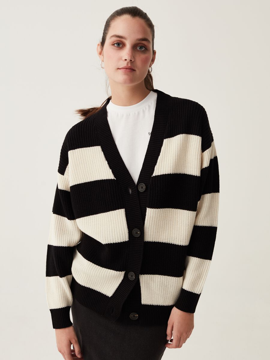 Striped cardigan with V neck_0