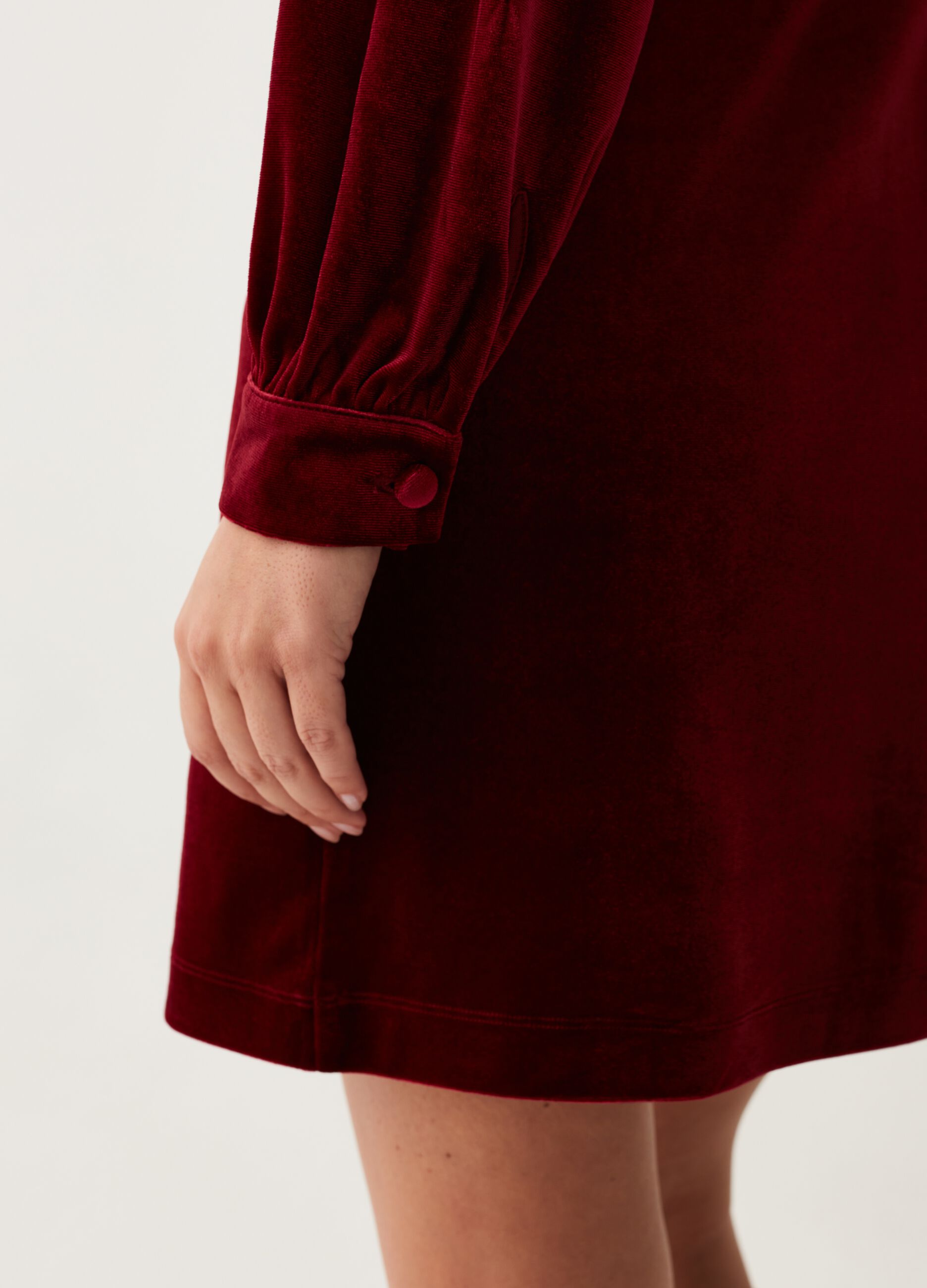 Short velvet dress with V-neck