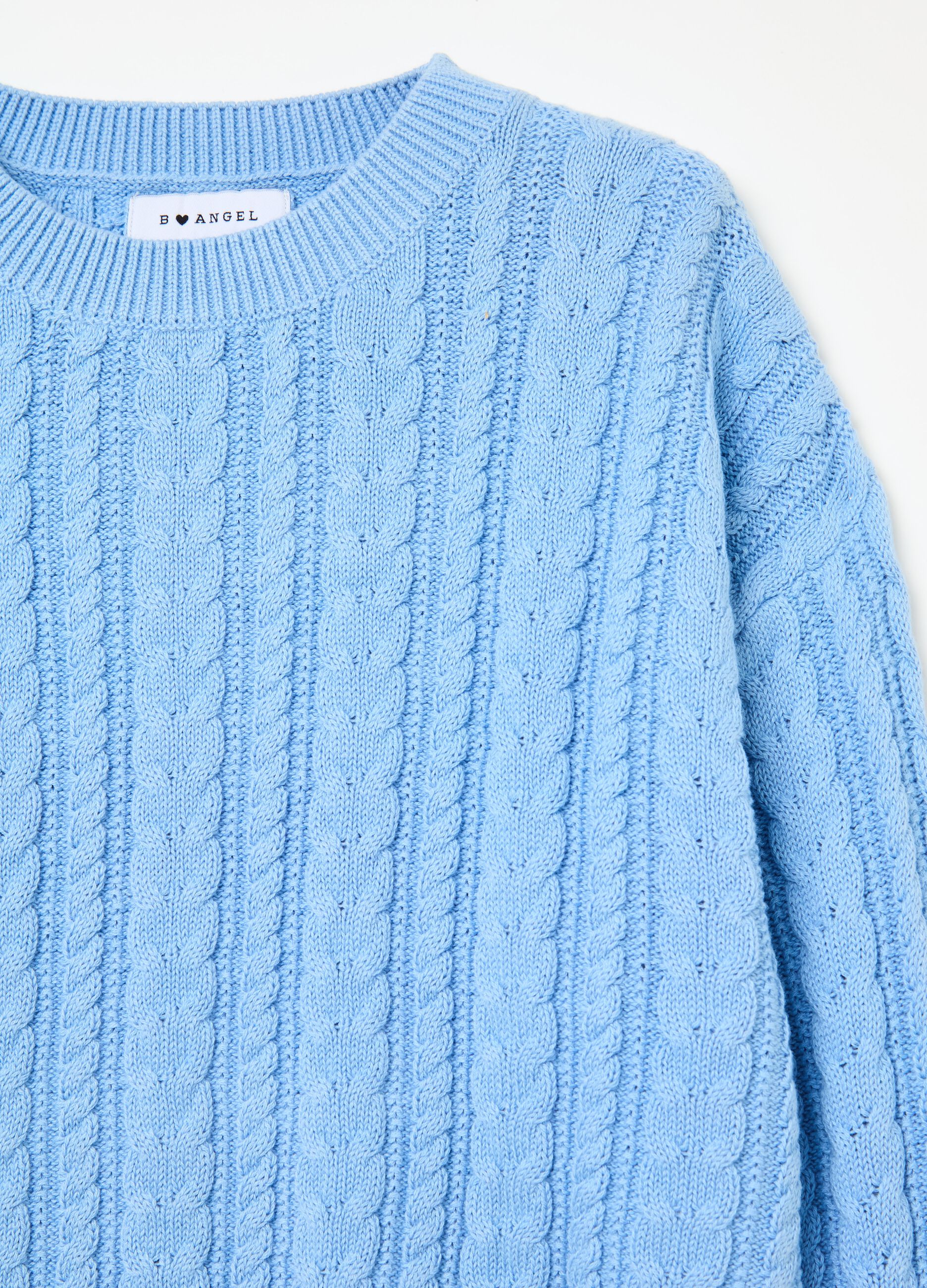 Cropped pullover with cable-knit design