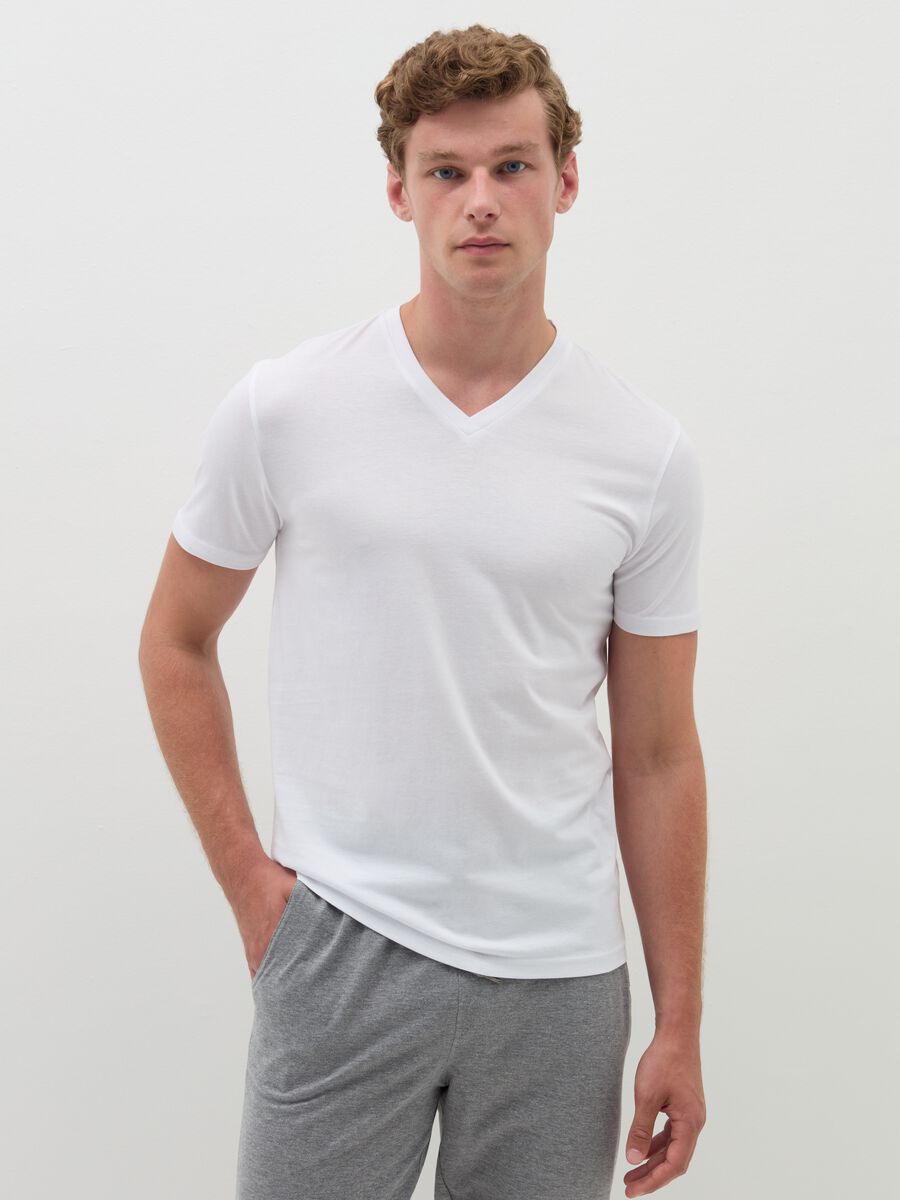 Organic cotton undershirt with V neck_0