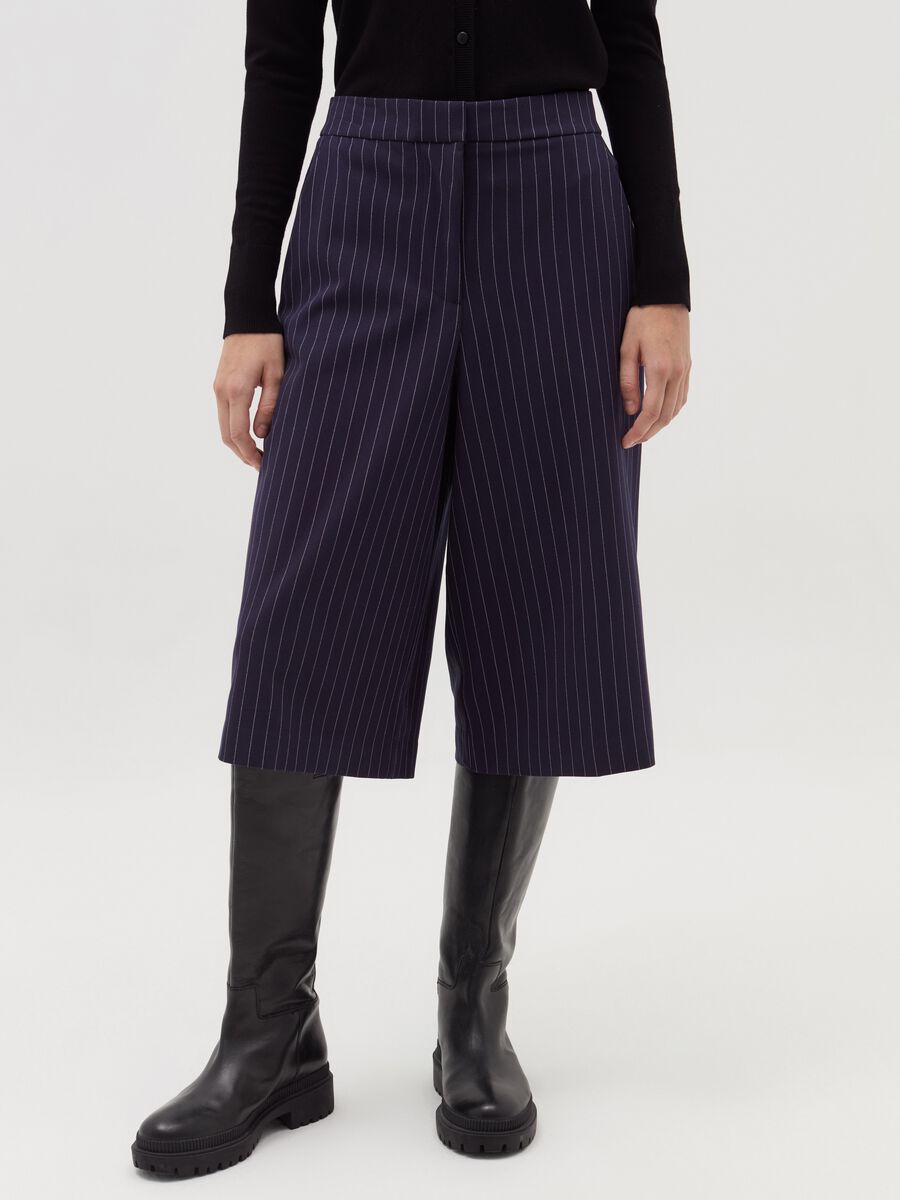 Pinstriped Bermuda shorts with pockets_1