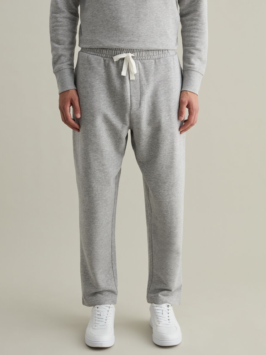 Joggers with drawstring and pockets_1