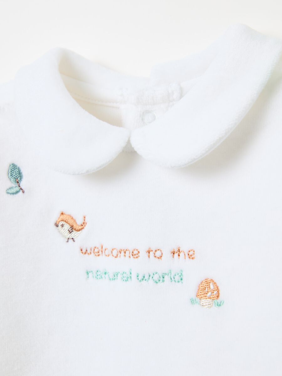 Velour onesie with feet and animals embroidery_2