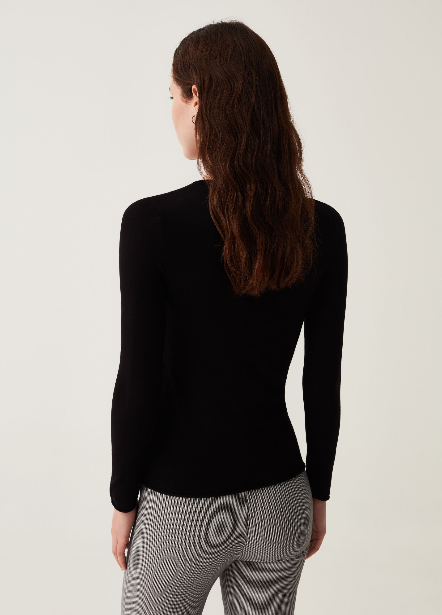 Long-sleeved top with round neck