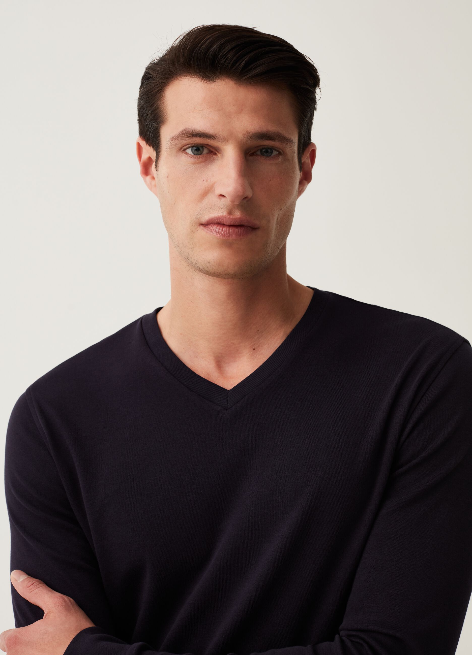 Long-sleeved T-shirt with V neck