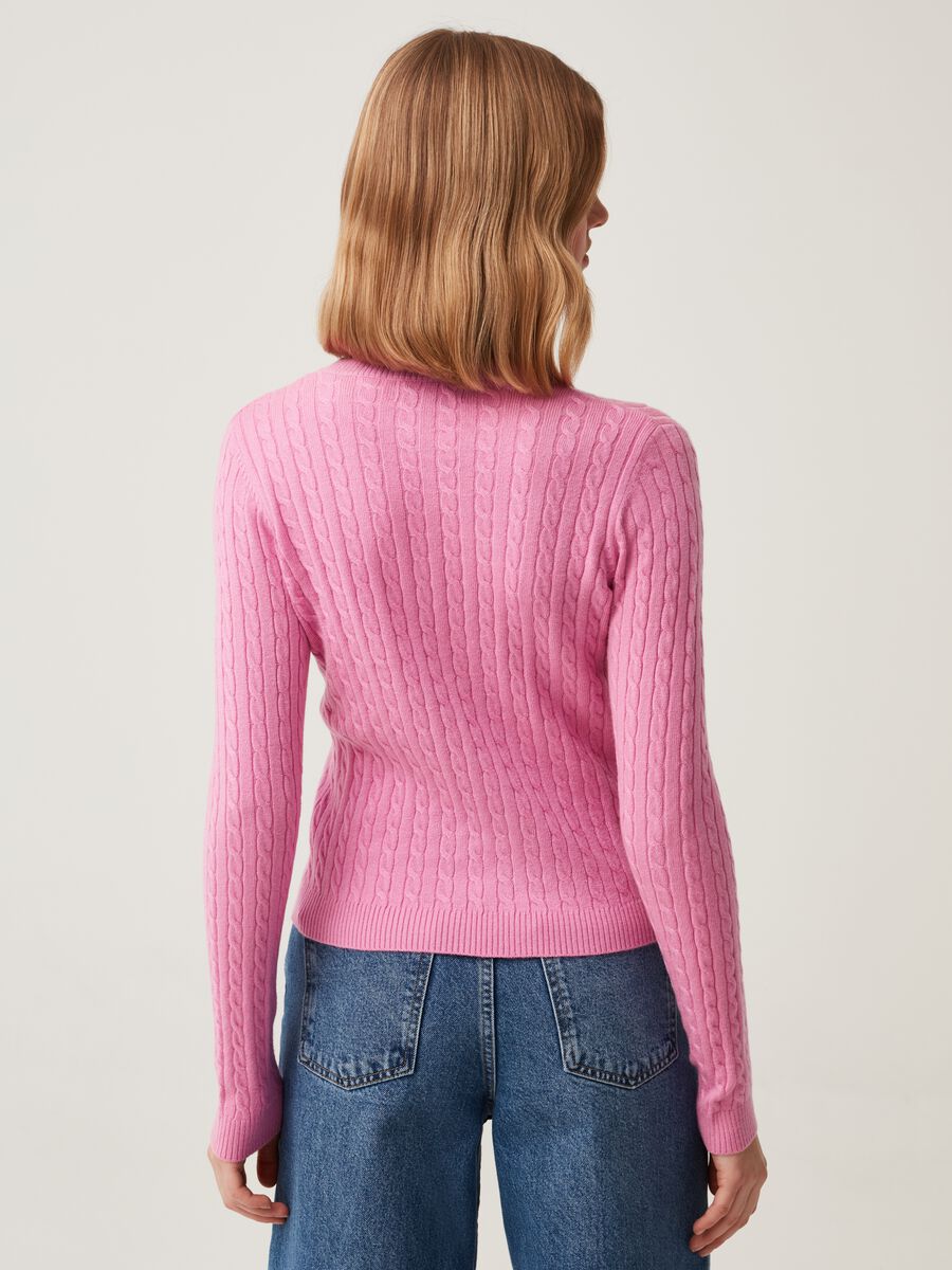 Pullover with round neck and ribbed design_2