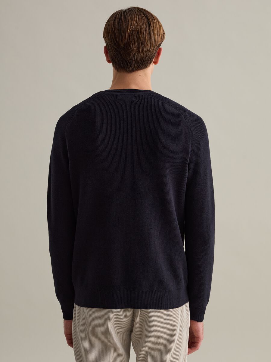 Contemporary pullover with ribbing_2