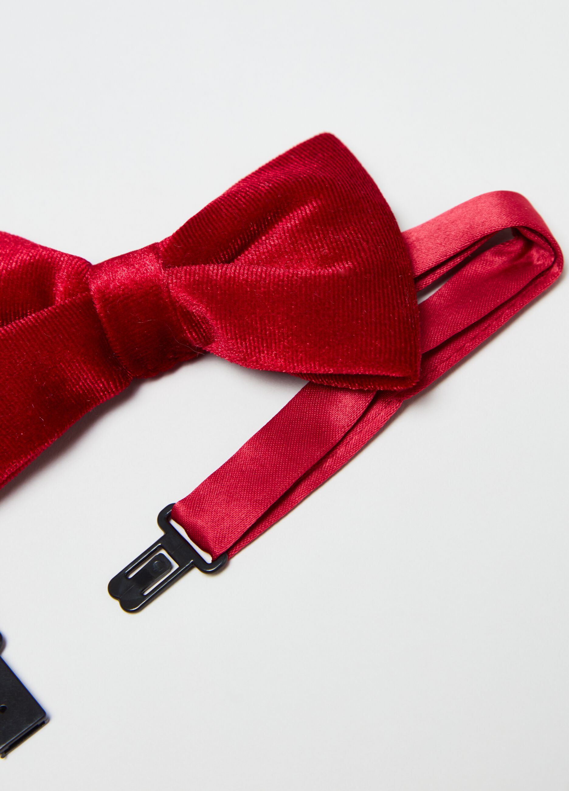 Velvet bow tie