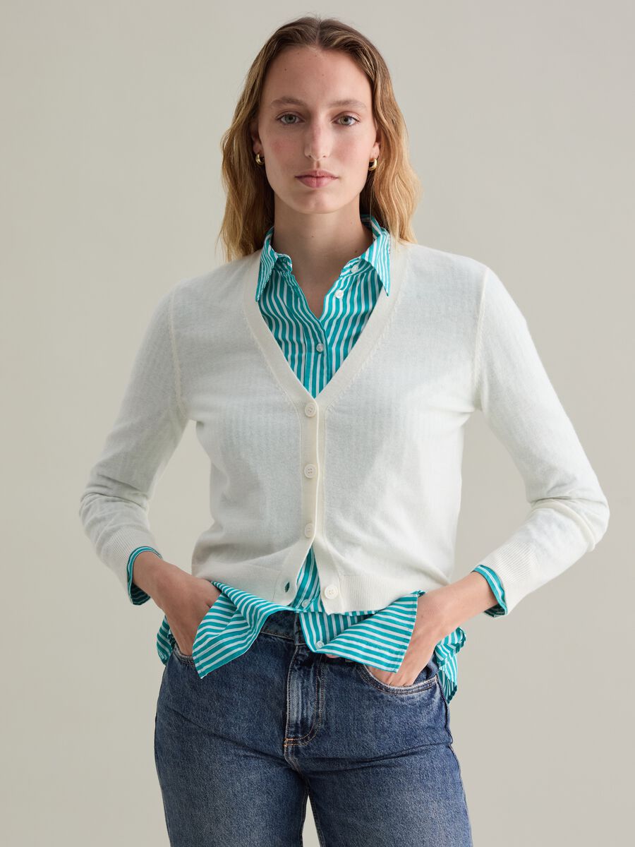 V-neck cardigan in wool_1