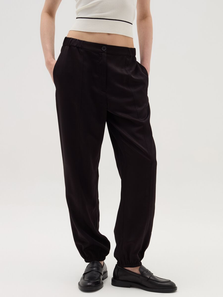 Pull-on trousers with raised stitching_1