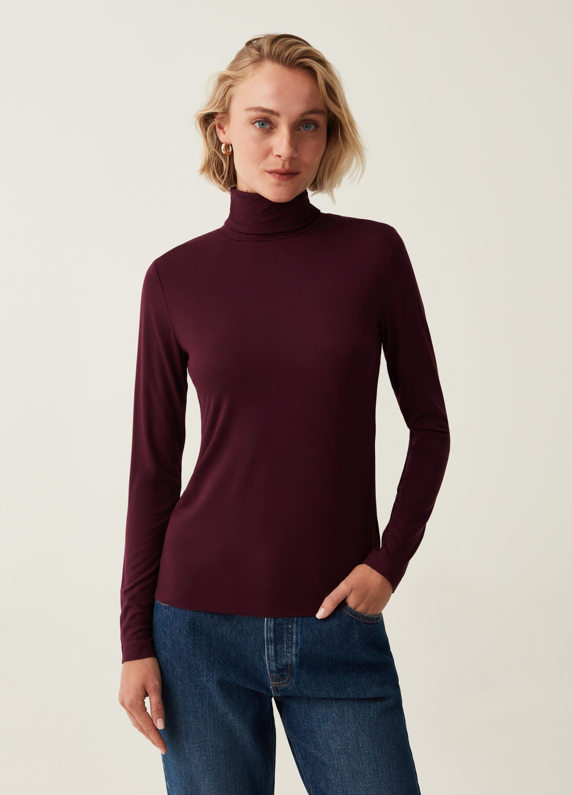 T-shirt with long sleeves and high neck