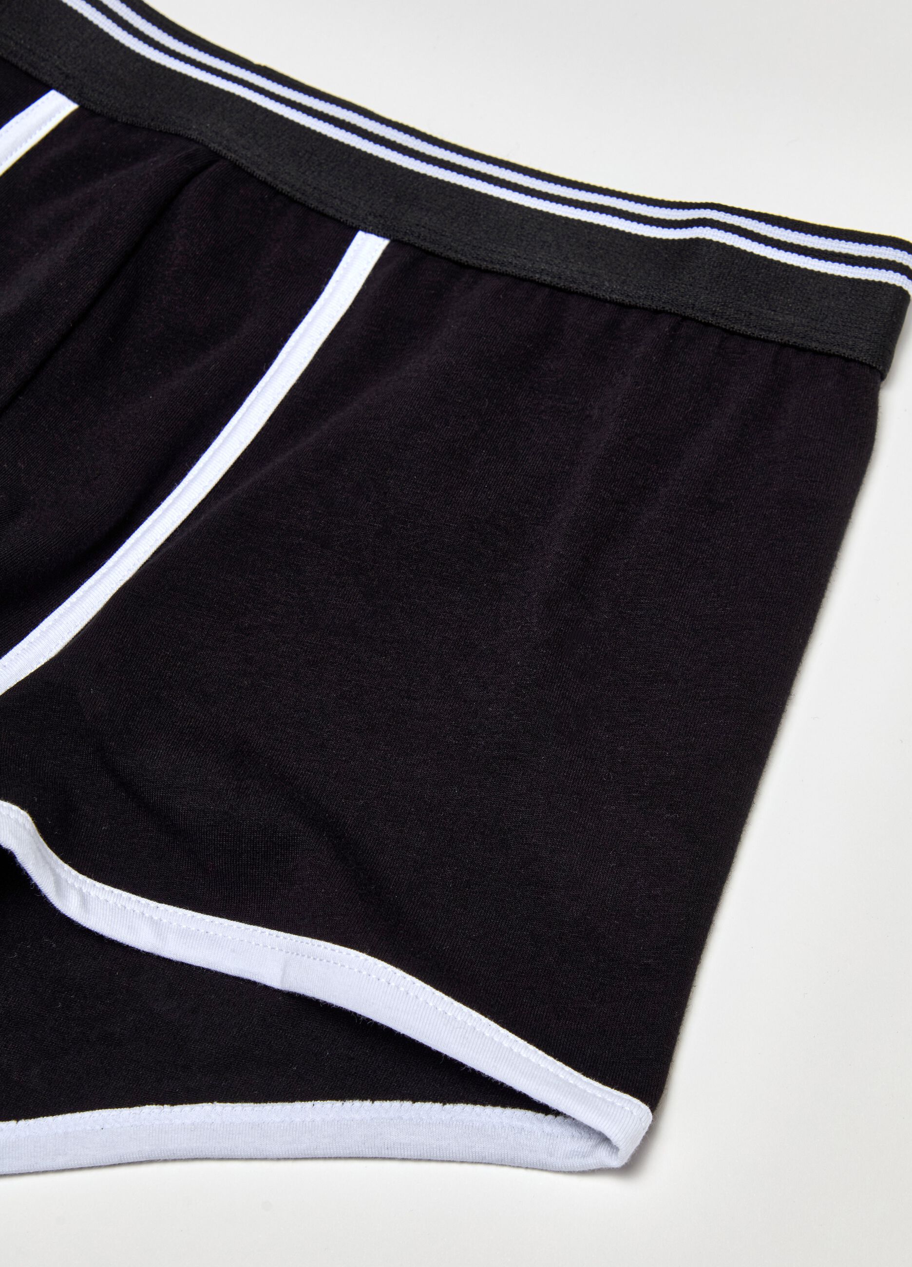 Boxer shorts with contrasting details