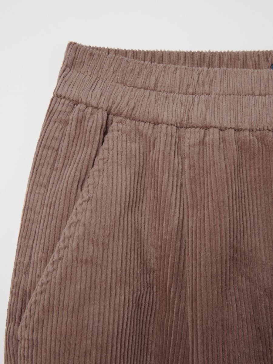 Pantalone carrot fit in corduroy con pinces_5