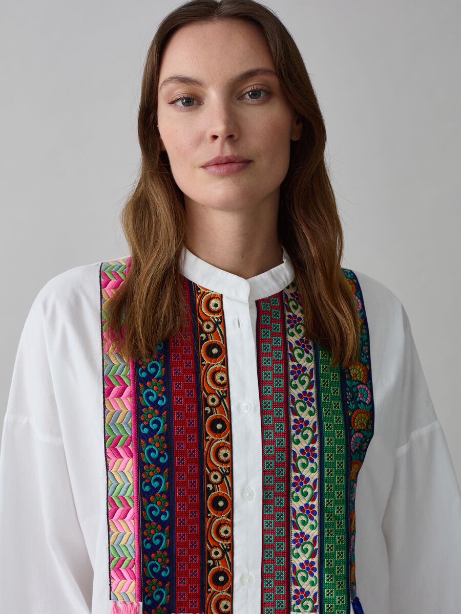 Blouse with ethnic embroidery and tassels_1