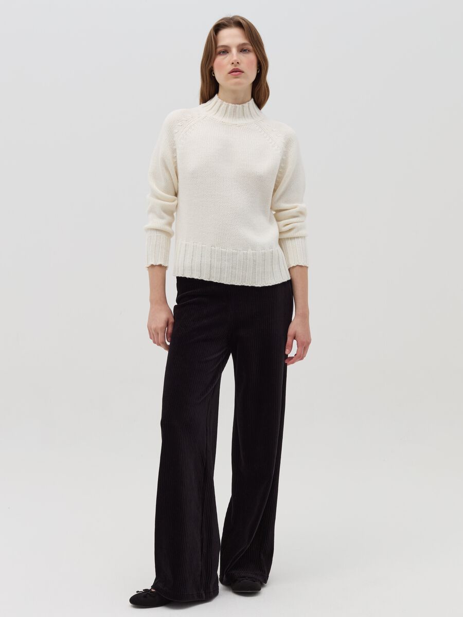 Wide-leg jogger trousers in corduroy_0