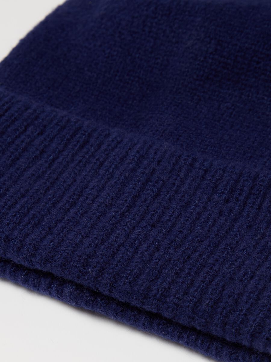 Knitted hat with ribbed fold_1