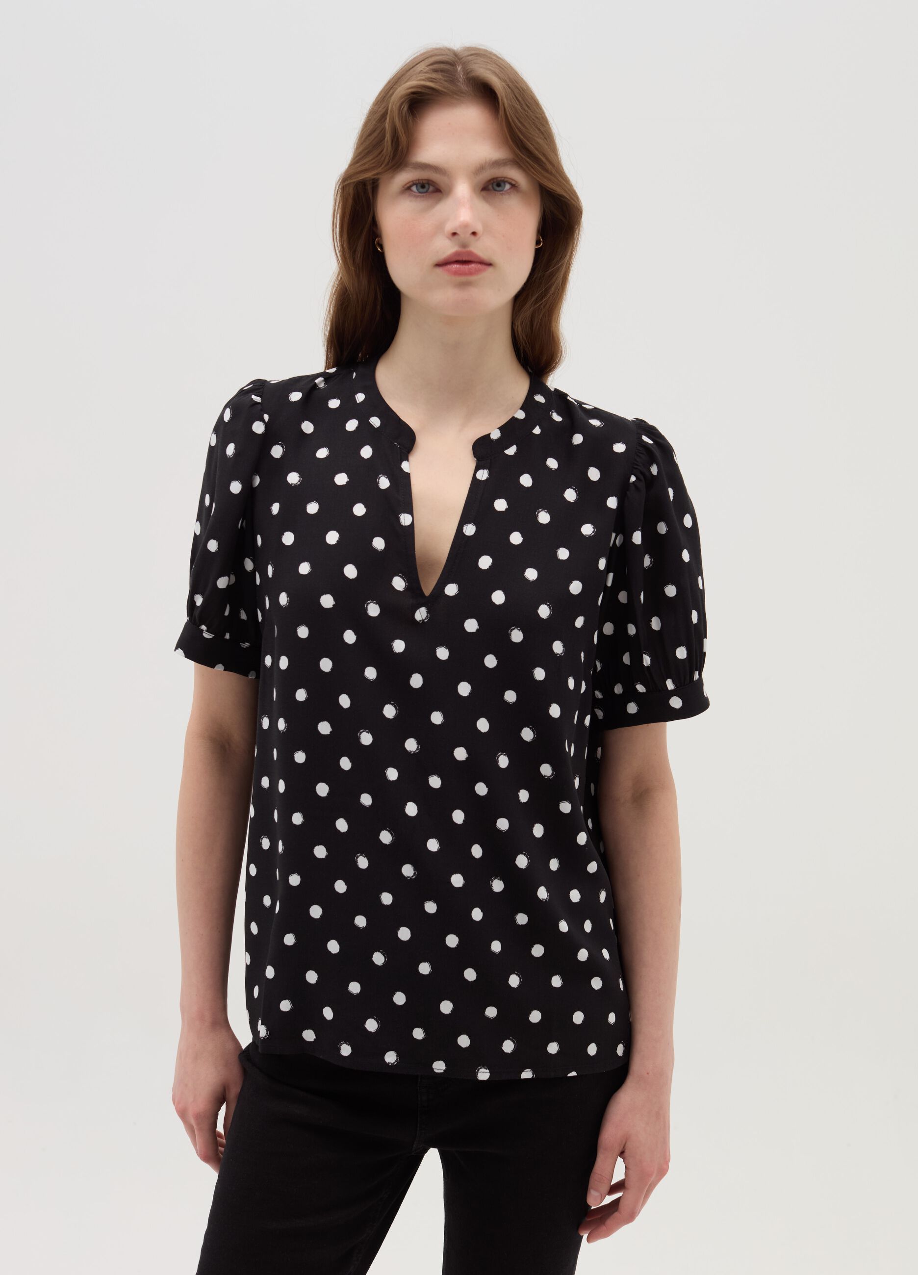 Blouse with pattern and V neck