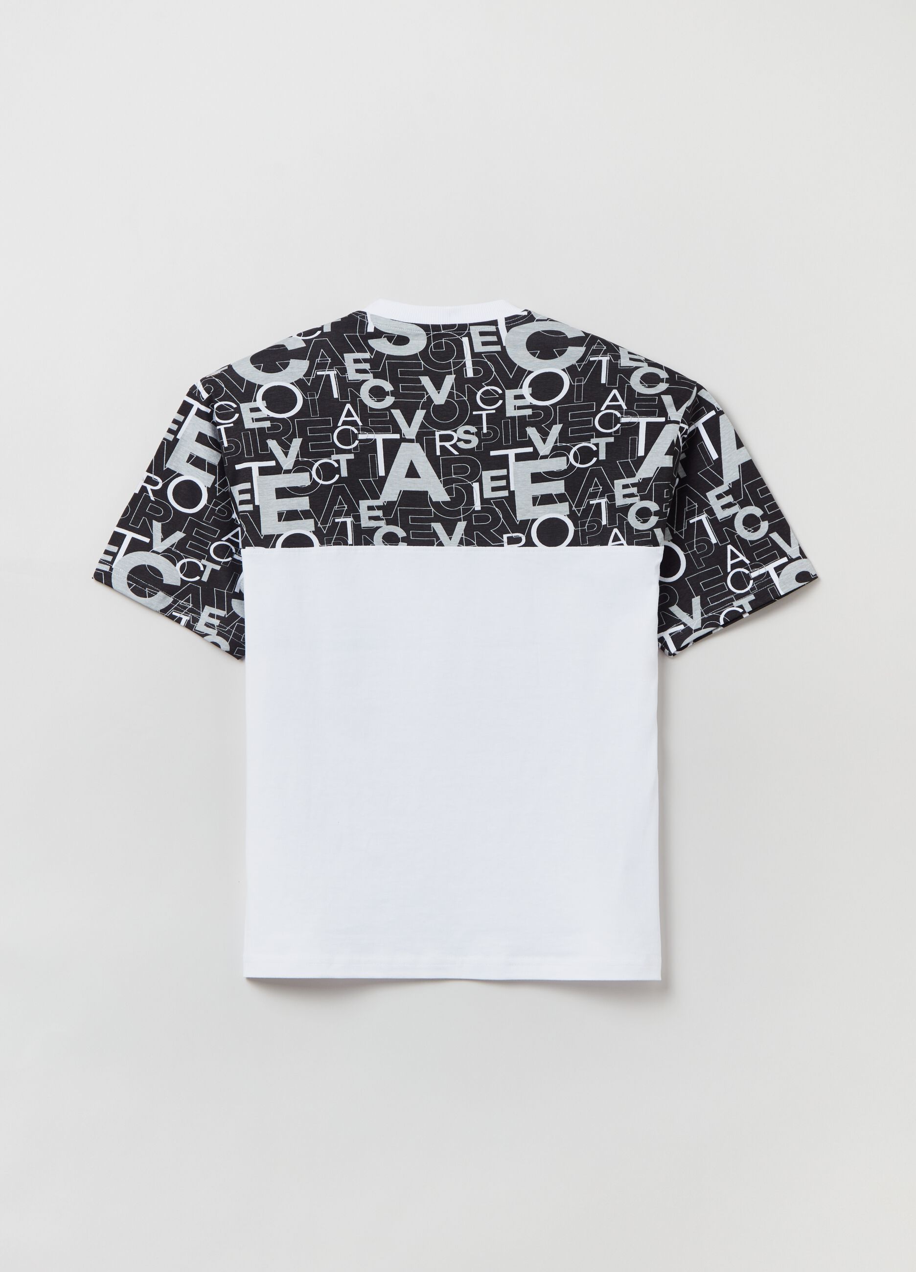 T-shir with pocket and lettering print