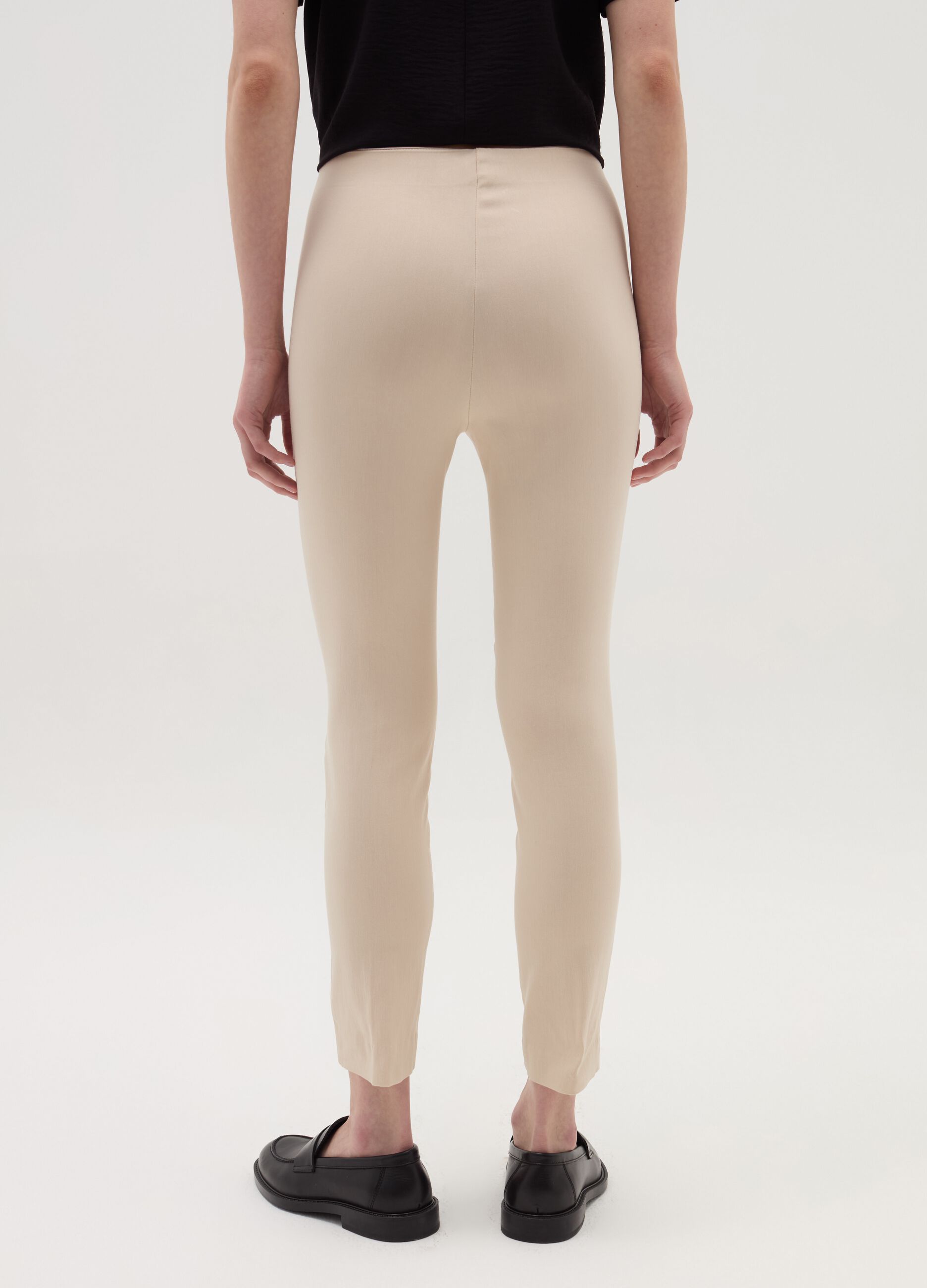 Leggings with raised stitching