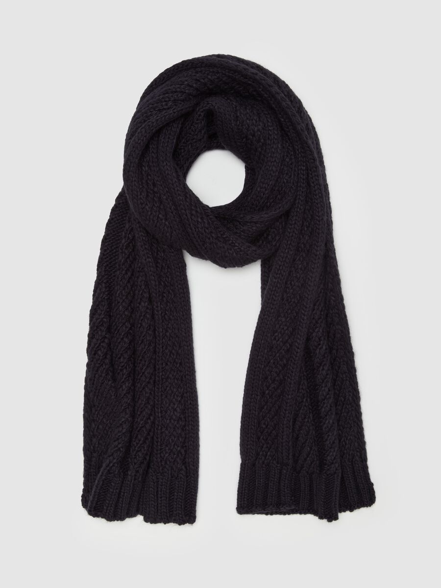 Scarf with cable-knit motif_0