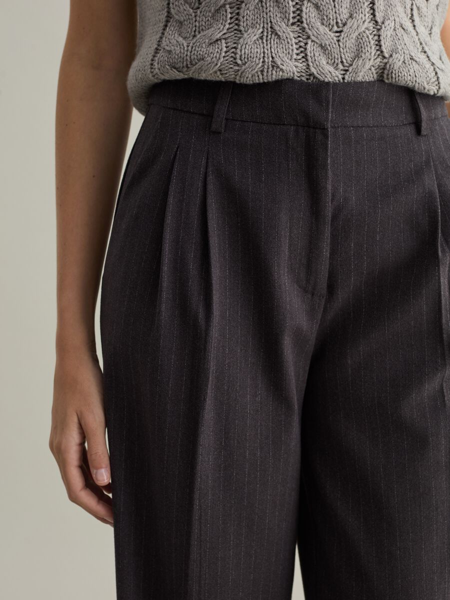 Wide-leg pinstriped trousers_2